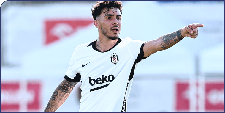 Beşiktaş player pointing during training